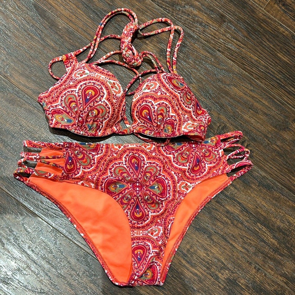 Paisley style Hollister bikini in excellent condition!!!